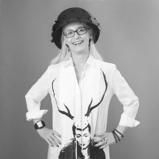 Author Lisa de Nikolits